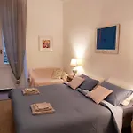 Central Chic Apartment