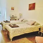 Central Chic Apartment